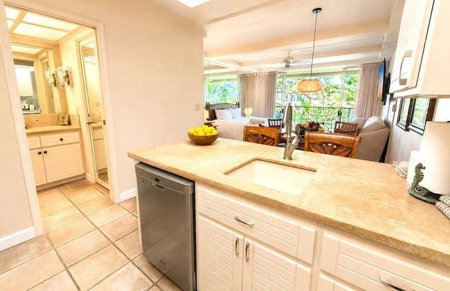 Whaler Ocean View Studio Sleeps 3 Steps to Beach Complimentary Car with 6 Nights WH1-1218 by KBM - Foto 101