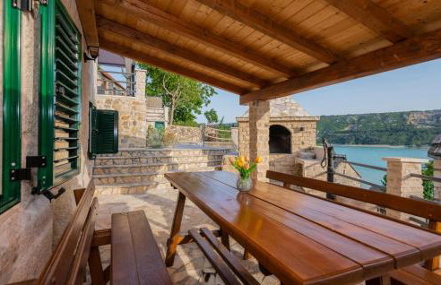 Gorgeous Home In Ricice With Lake View - Foto 8