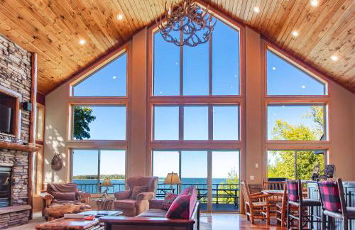 Spacious Leech Lake Home on 2 Private Acres, 200' of lake shore 15 Minutes to Walker with boat lift, dock, swimming, fire pit - Foto 4