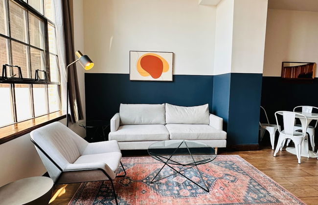 Sosuite 2BR Apt w Balcony W D Gym On-site Bar - Photo 41