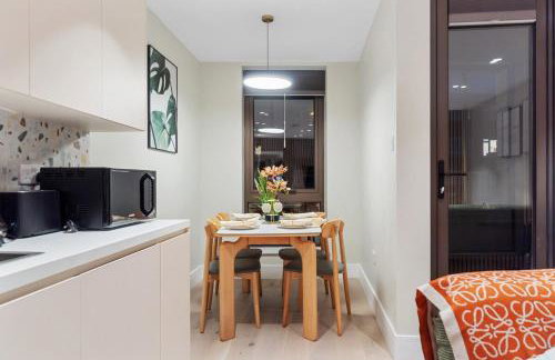 Luxe Home for Work & Play - Foto 9