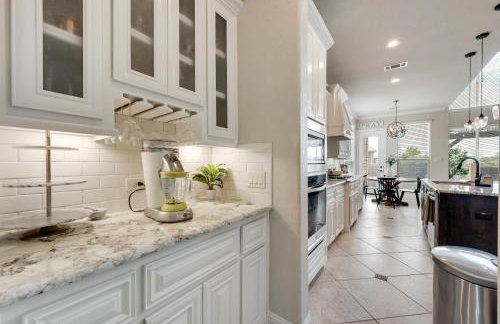 Iron & Ivy 5BR5BA Sleeps 12 - Foto 14