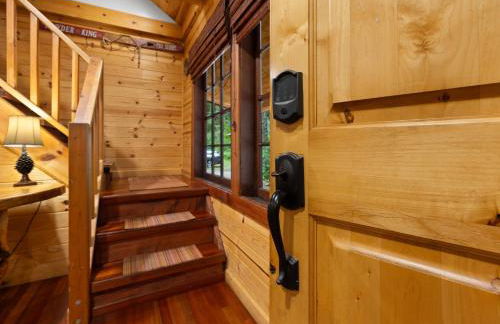 Whispering Pines - Cabin w hot tub - Foto 38