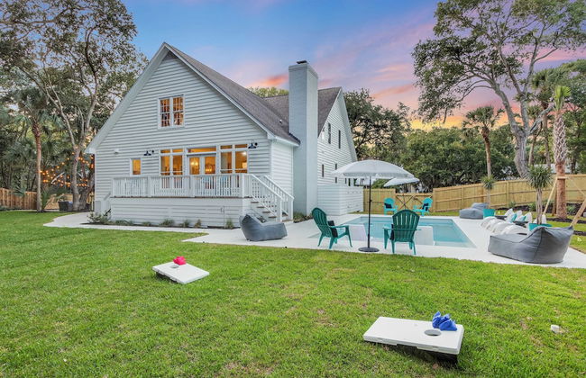 Southern Oasis by Avantstay 0.5mi Walk to the Beach, Pool, Patio, Large Yard - Photo 1