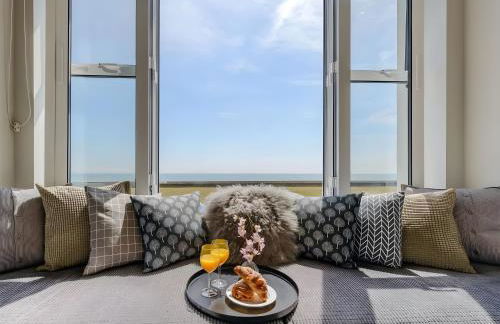 Beachfront Studio Direct Sea Views Air Conditioning Compact Coastal Crib - Foto 1