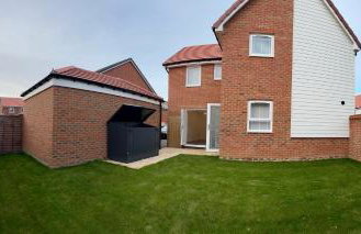 Detached 4BR House - Private Garden, Garage & Parking - Perfect for Long Stays, Families, Contractors - Photo 10