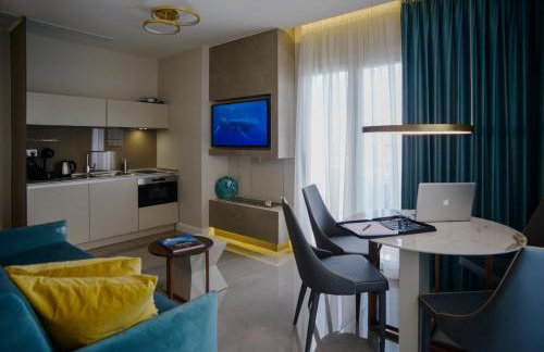L-Suites - Photo 57