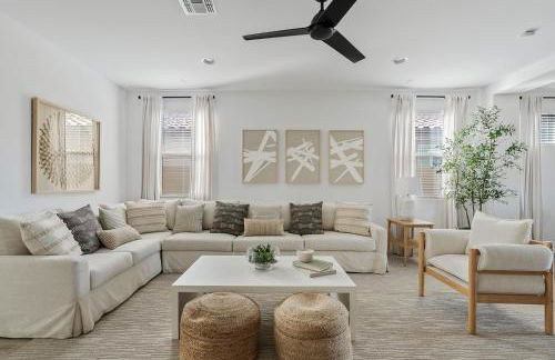 Luxe Queen Creek Home with Pool, Yard, Work Station - Photo 18