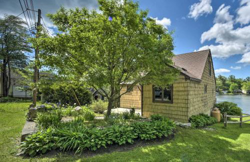 Picturesque Cottage with Sunroom on Ashmere Lake! - Foto 27