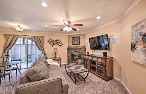 Condo with Patio and Pool Access in Greenwood Village! - Foto 1