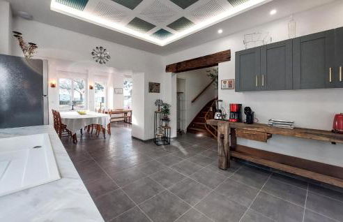 Amazing Home In Neuilly Le Vendin - Photo 14