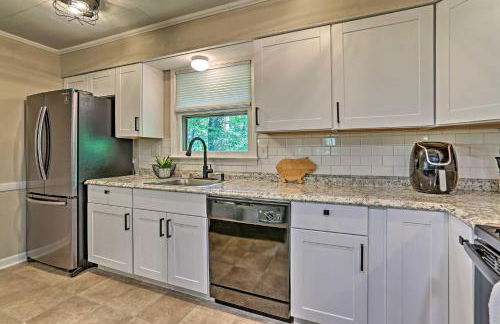 Deck and Gas Grill Modern East Stroudsburg Home! - Foto 11