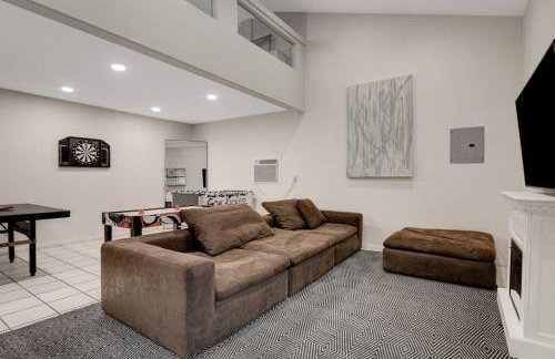 Beautiful 5BR w/King Beds, Pool & Hot Tub, Games - Photo 18