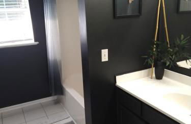 Family Friendly JUST LIKE HOME - Photo 14