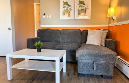 Sleeps 8 2 Full Apartments 5 Beds Parking plus WIFI - Foto 18