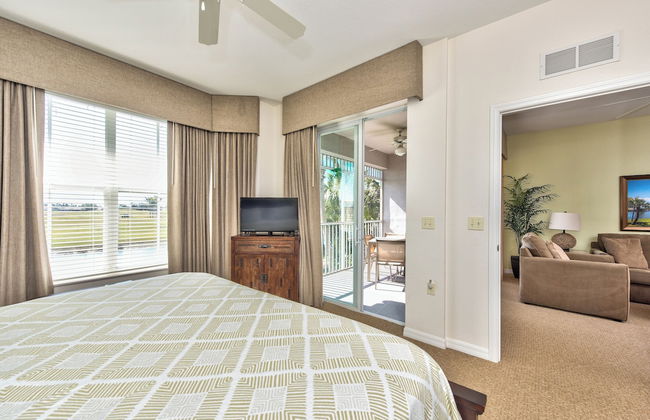 Genoa Vacation Rental: Stylish 2-BR Condo with Golf & Lake Views. Resort-Style Pool, Hot Tub, and Easy Access to Championship Golf. Minutes from Naples Beaches, 5th Avenue S, and Marco Island - Foto 12