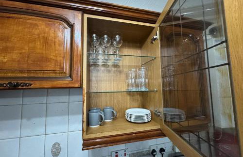 4 Beds House for Families & Contractors with Free Parking - Photo 30