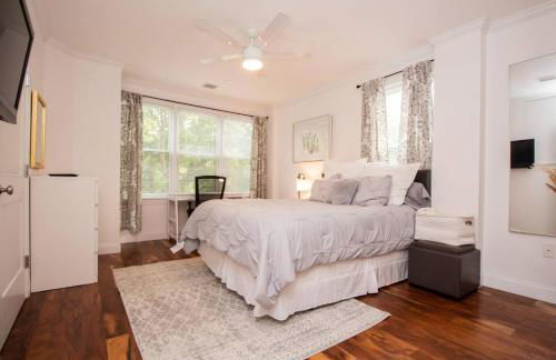 Stylish 2BR w Full Kitchen, Laundry & Cen Air - Foto 7