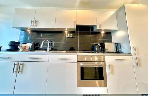 Modern High-Rise Flat in Media City! 2 Beds, 2 Baths - Foto 17