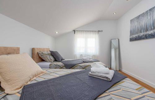 MY DALMATIA - Villa Pezer with heated swimming pool, sauna and Jacuzzi - Foto 43