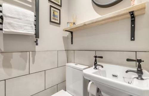 Cottage in the Heart of the Peak District - Photo 24