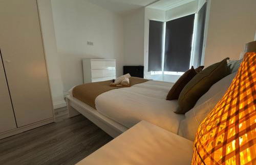 Modern Central Apartments with Balcony - Photo 67