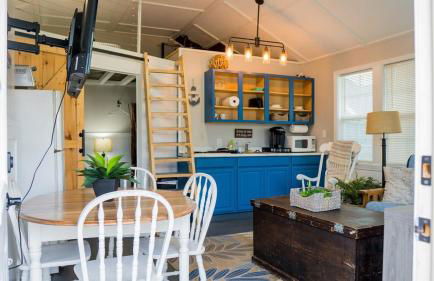 Sister Lake Cottages - Unit 1 - Photo 5