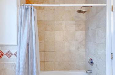 Family-Friendly 4 Bed 3 Bath Downtown Delight - Foto 36