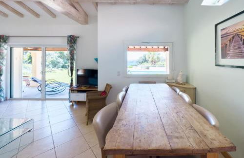 Exclusive Authentic Riviera Villa - Private Pool, Pétanque Court, Panoramic Mediterranean Sea & Estérel Mountain Views - Foto 7