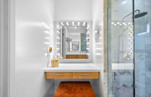 Nature-Inspired Stay with Pool, Fire Pits and More - Foto 11