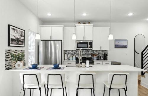 Luxe 2023NewBuild Entire home with 3BR 7BDs Ideal for Long Winter Stays, Outdoor, Central - Foto 4