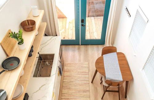 Cozy and Bright Mid-Century Gem in Eastside Action - Foto 10