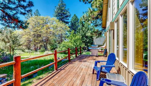 Gateway to Crater Lake! Resort Retreat with Pool - Foto 2