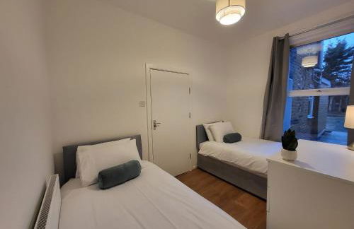 Central 5BR Retreat - Walk to Tube, Explore London - Photo 17