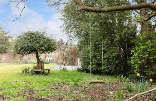 Country Retreat - Sleeps 14 - Large Garden - Photo 102