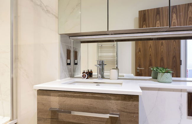 Elegant 2 Bed Flat with Balcony in Finchley - Foto 18