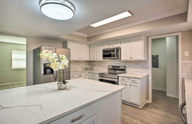 11 Mi to Holiday at Arboretum! Home with Hot Tub - Foto 13