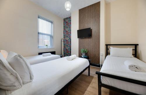 Newcastle CITY APT35,FREE STREET PARKING,4 BEDROOM HOUSE,8 SINGLE BEDS,FULL KITCHEN,ALL ROOMS WITH TVs,NETFLIX - Photo 28