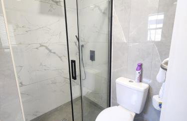 Nestled Away- Comfortable 3BDRM, Central Location - Foto 18