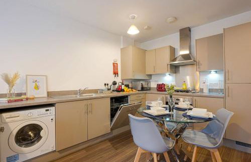 Beautiful Apartment in Central MK with Balcony, Free Parking & Smart TV with Netflix by Yoko Property - Foto 11