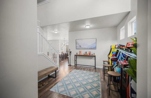 Charming Family Stay w Arcade Theatre Ski Haven Walking trails and river walk in backyard - Foto 18