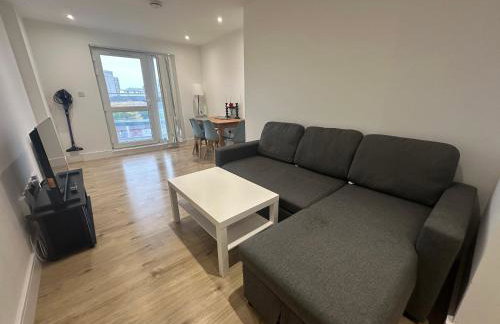 London Luton Airport Luxury Midland Apartments - GATED PARKING - Balcony - Sleeps 4 - Foto 1