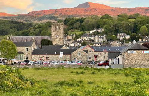 Character Townhouse in Town Centre & Superb Views - Foto 10