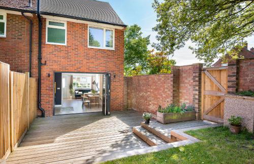 2 bed house close to Town Centre - Photo 11