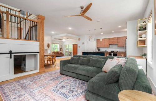 Peaceful & Spacious Modern Home - Lake Views! - Foto 15