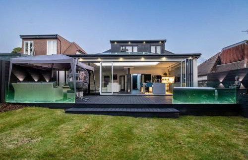 Luxury 4-Bedroom High-End Home, Includes Jacuzzi and Pool Table - Foto 1