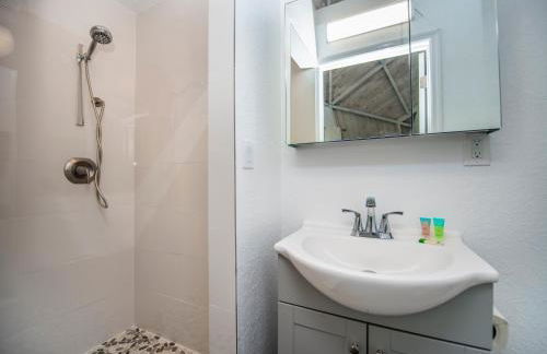 ROOM 03 - Lake Sumner - Photo 9