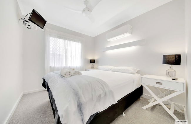 Driftwood On The Beach - Photo 7