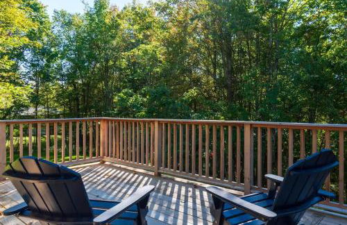 Retro Retreat Charming Home with Hot Tub & Fire Pit - Foto 17