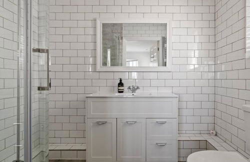 Luxury House, SeaViews, En-Suites & Private Pool - Photo 21